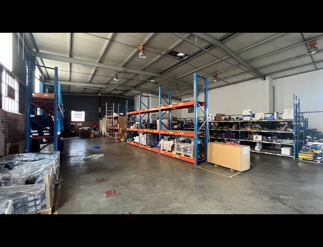 1,040M² WAREHOUSE TO LET IN SPARTAN